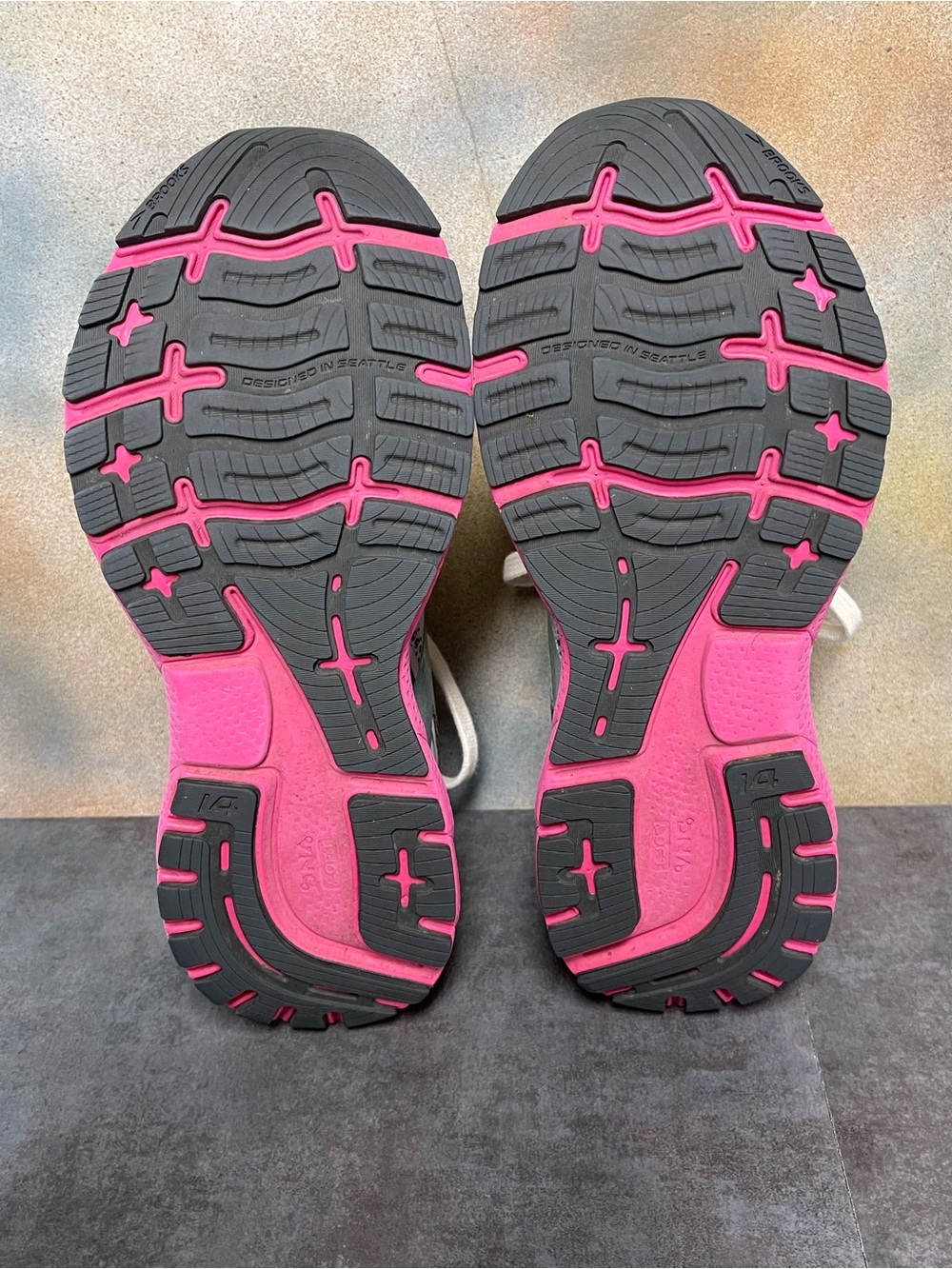 Brooks Ghost 14 Women's Gray/Pink Running Shoes Size 8B - Picture 16 of 16